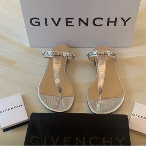 Authentic Givenchy Sandals in Silver Leather! Perfect for summer!